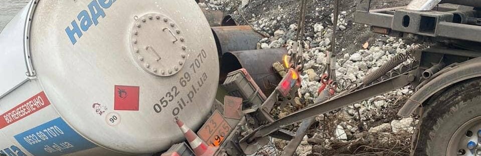 У Київській області вантажівка з двома цистернами з’їхала у воду: водій загинув, – ФОТО