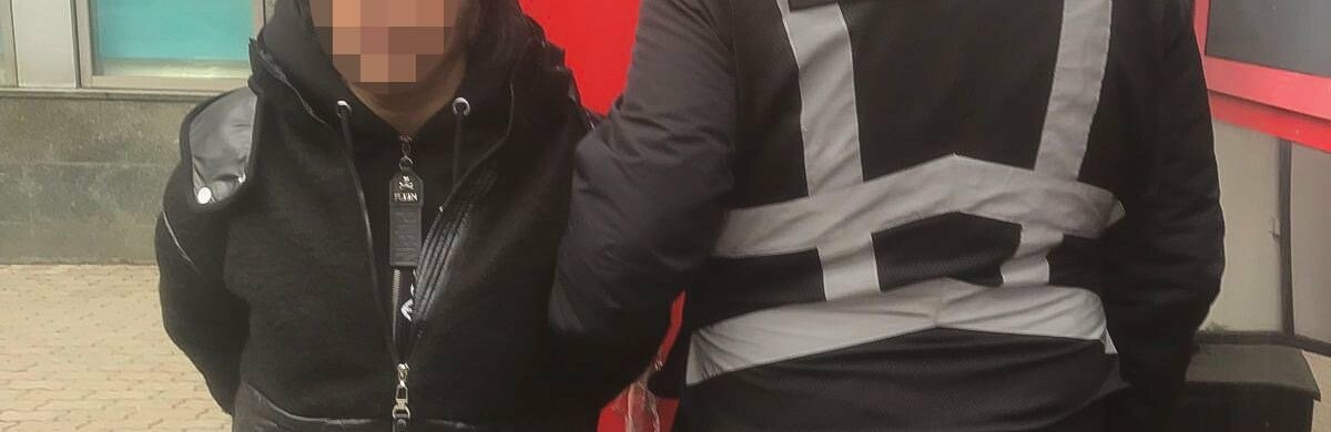 У Києві затримали вуличну ворожку-гіпнотизерку: викрала у жінки коштовності та гроші, – ФОТО, ВІДЕО