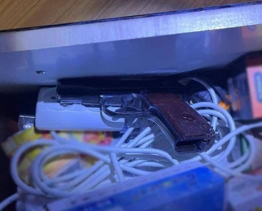 Не сподобалось, як припарковане авто: у Києві нетверезий чоловік почав стріляти у дворі багатоповерхівки, – ФОТО
