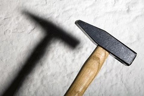 Бив молотком по голові: у Києві хлопець намагався вбити свою бабусю, - ВІДЕО