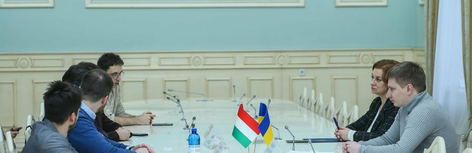 Угорські парламентарі передали Києву 15 генераторів, – ФОТО