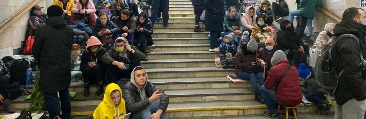 Кияни просять встановити в метро додаткові лавки: петиція набрала понад 6 000 голосів