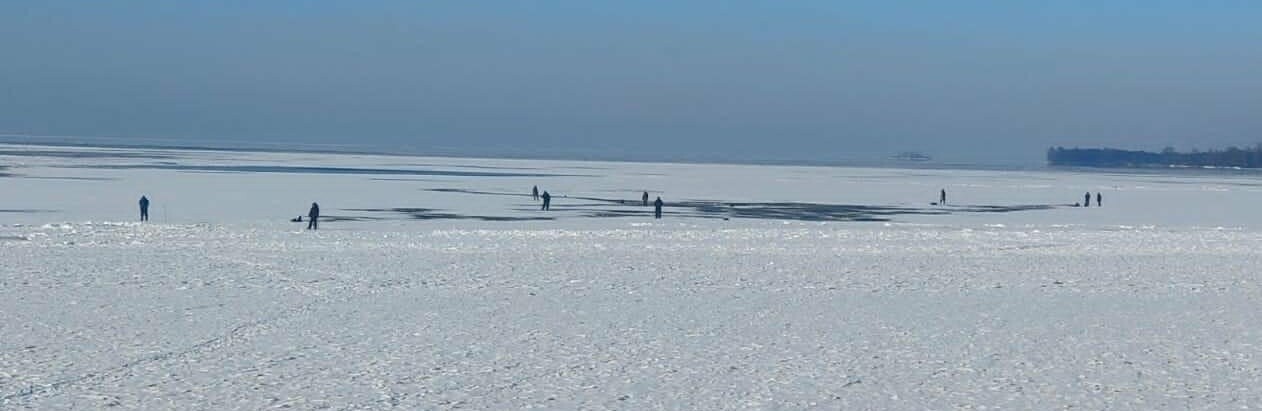 На Київському водосховищі ДСНСникам довелося вмовляти рибалок покинути лід, – ФОТО