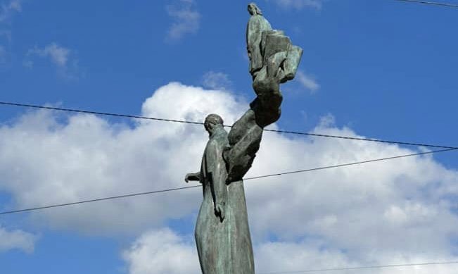 На Печерську у Києві замість Пушкіна встановили памʼятник Шевченку, – ФОТО