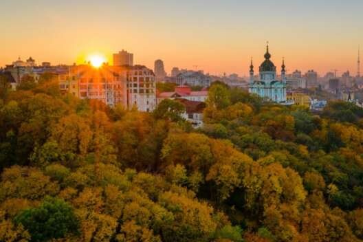 По-літньому спекотно та без опадів: прогноз погоди у Києві на 12 вересня