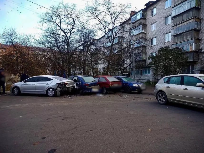 На Київщині водій протаранив одразу п’ять машин, – ФОТО