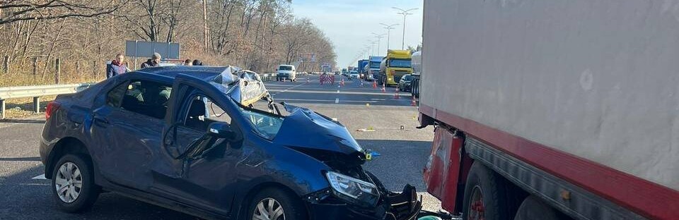 Під Києвом в ДТП загинуло подружжя, двоє дітей травмовані, – ФОТО