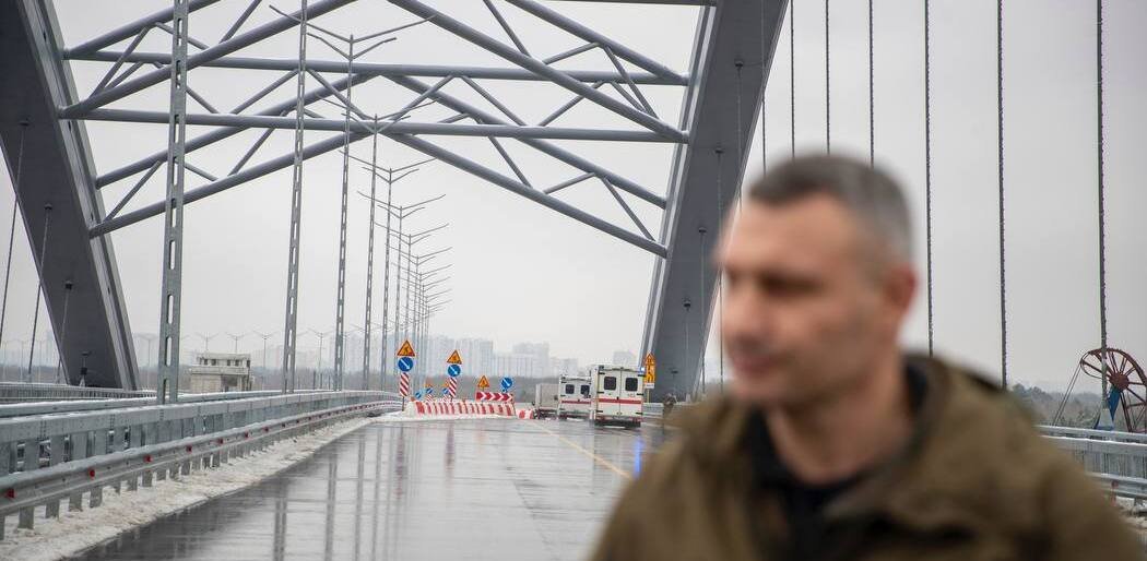 Коли відкриють для проїзду Подільсько-Воскресенський міст: названо дату