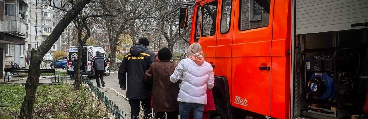 На Київщині сталася пожежа в багатоповерхівці: евакуювали 30 людей, - ФОТО, ВІДЕО