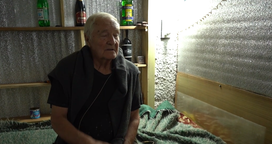 Під Києвом пенсіонер облаштував домашній бункер всього за 10 тисяч грн, - ФОТО, ВІДЕО