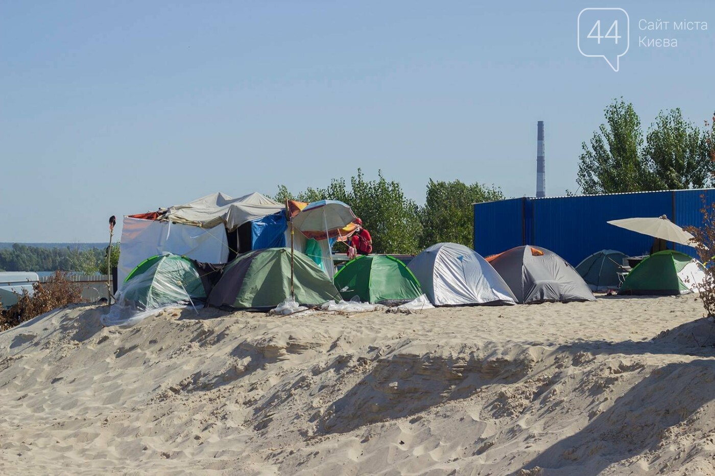 В масках и с оружием: на Осокорках снесли забор на сканда..., фото-22 В масках и с оружием: на Осокорках снесли забор на скандальной стройке, - ФОТО, фото-22