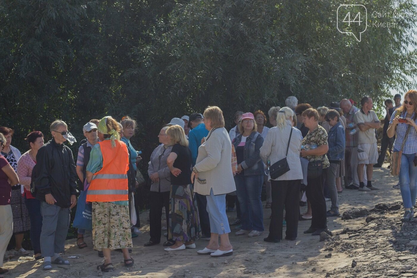 В масках и с оружием: на Осокорках снесли забор на сканда..., фото-29 В масках и с оружием: на Осокорках снесли забор на скандальной стройке, - ФОТО, фото-29