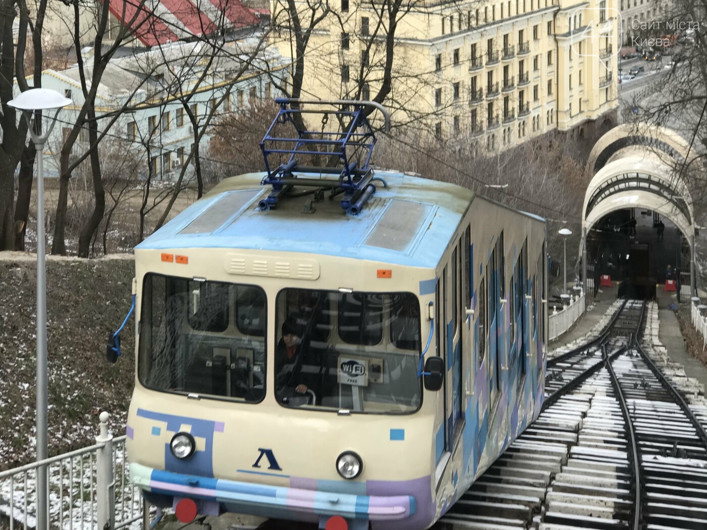 Встречали свадьбу и видели Марину Порошенко: каково быть работником фуникулера в Киеве, фото-6