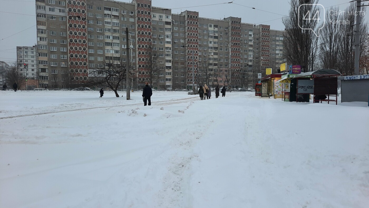 Непогода в Киеве продолжается: улицы не успевают чистить от снега., Фото 44.ua.
