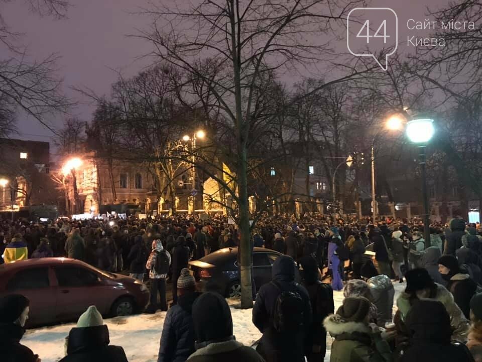 В Киеве больше тысячи активистов требуют освободить Сергея Стерненко. Начались стычки с полицией, фото-1