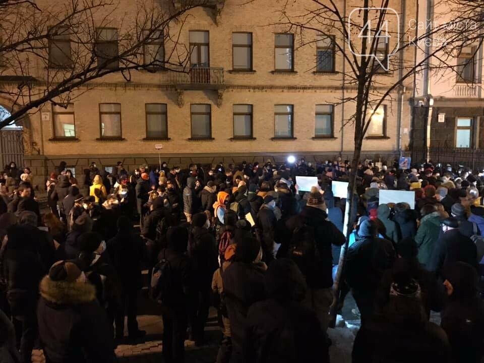 В Киеве больше тысячи активистов требуют освободить Сергея Стерненко. Начались стычки с полицией, фото-2