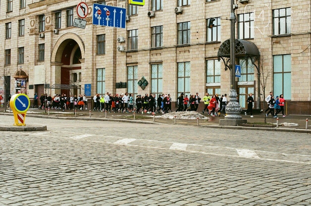 Девочки в платьях и парни в галстуках: в Киеве прошел первый весенний забег, - ФОТО, фото-2, Фото skinny.strong