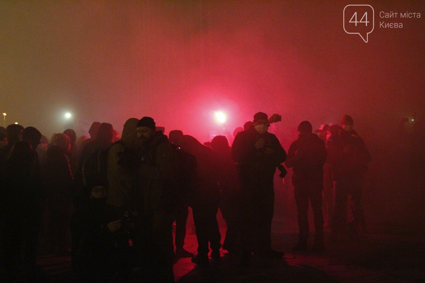 Сожгли табличку и разбили окна: акция в поддержку Стерненко переросла в беспорядки, - ФОТО, фото-10, Фото: 44.ua