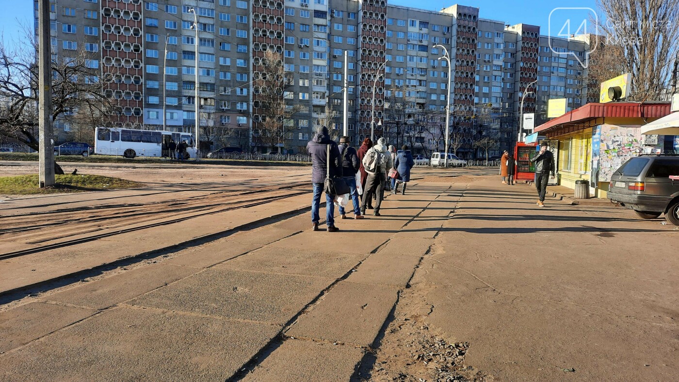 В Киеве трамваи ездят полупустыми, а маршрутки игнорируют карантин.
