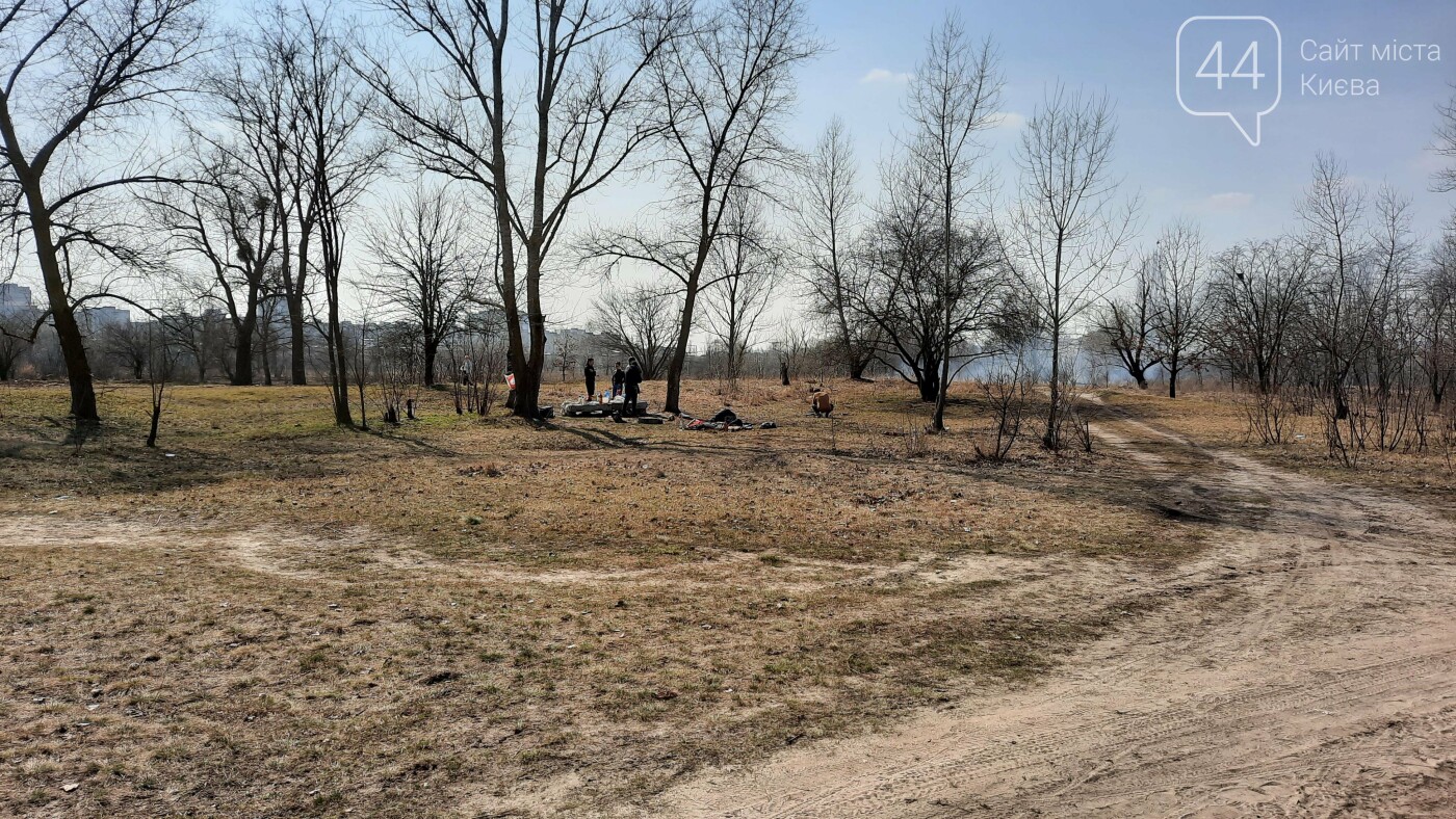 киевляне открыли сезон отдыха на природе.