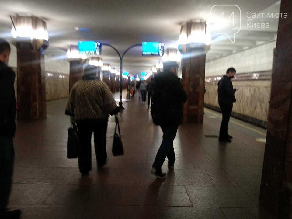 Полупустые станции и забитые вагоны: что происходит в киевском метро после локдауна., Фото 44.ua