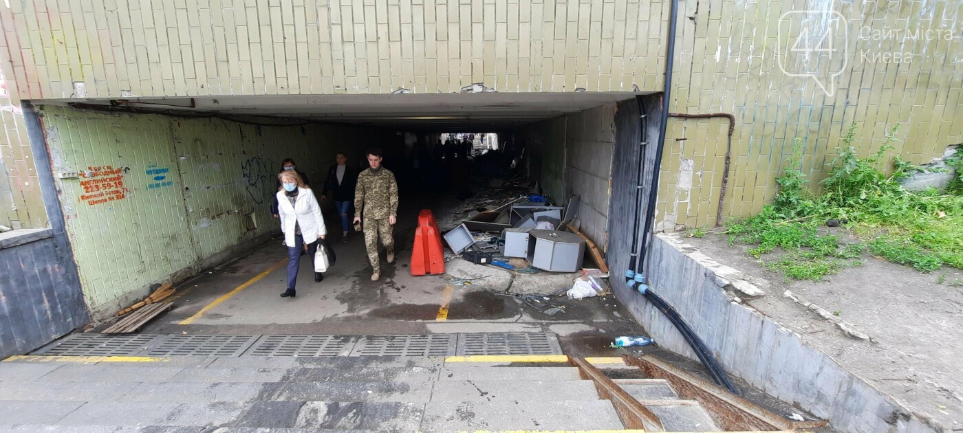 в Киеве возле метро "Осокорки убрали стихийную торговлю., Фото 44.ua