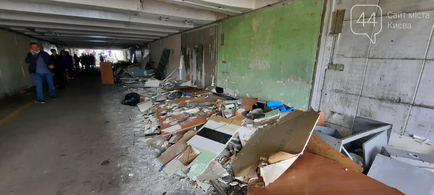 в Киеве возле метро "Осокорки убрали стихийную торговлю., Фото 44.ua