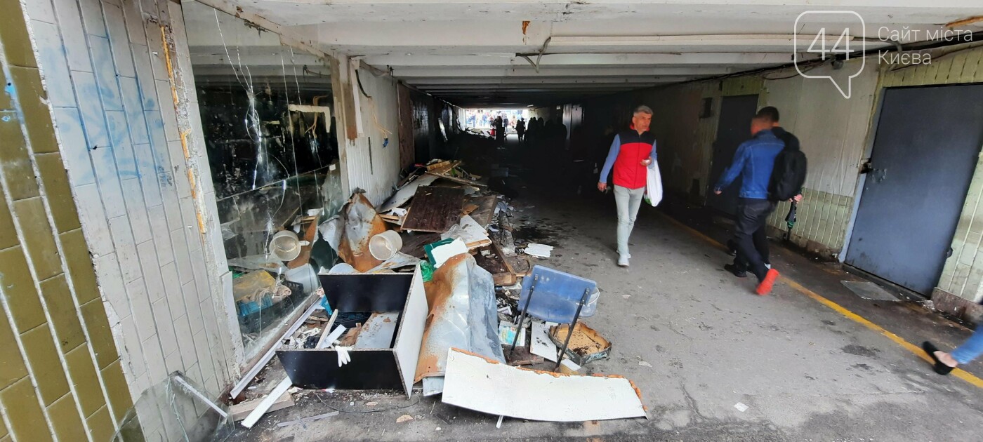 в Киеве возле метро "Осокорки убрали стихийную торговлю., Фото 44.ua