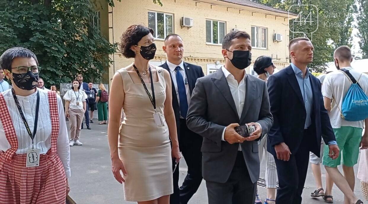 Фестиваль "Кнжный Арсенал" посетил Владимир Зеленский, Фото: 44.ua