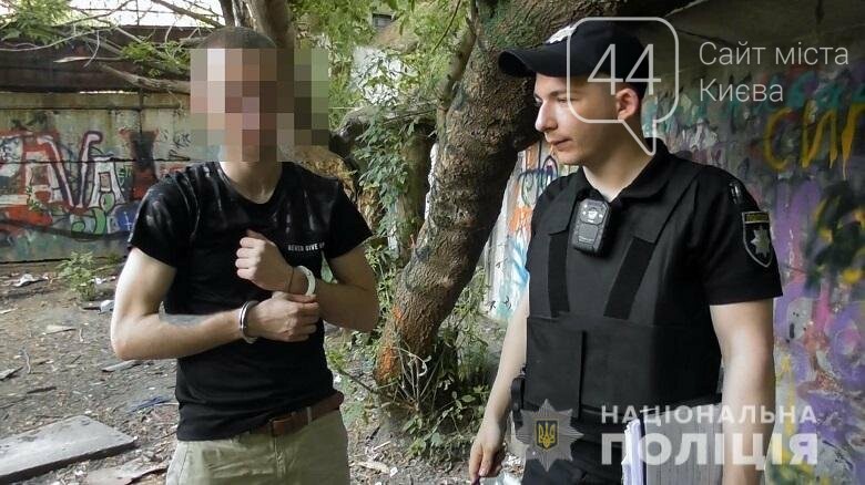 В Печерском районе Киева задержали двух закладчиков. Фото: пресс-служба Национальной полиции
