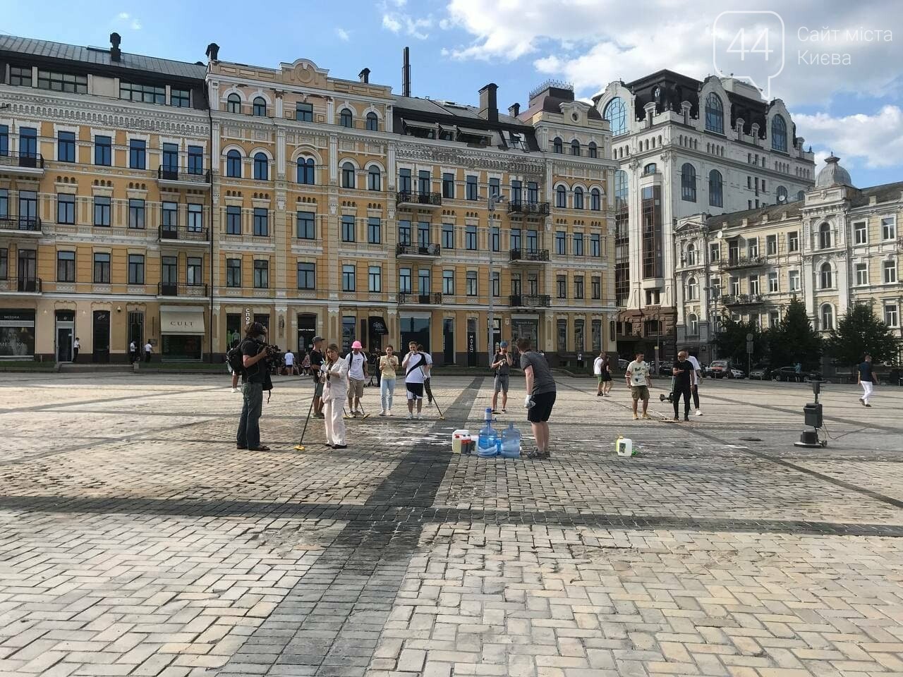 Большая уборка на Софийской площади, Фото: 44.ua