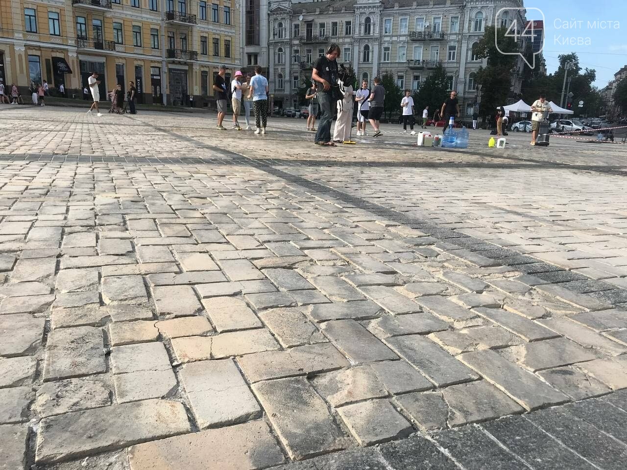 Большая уборка на Софийской площади, Фото: 44.ua