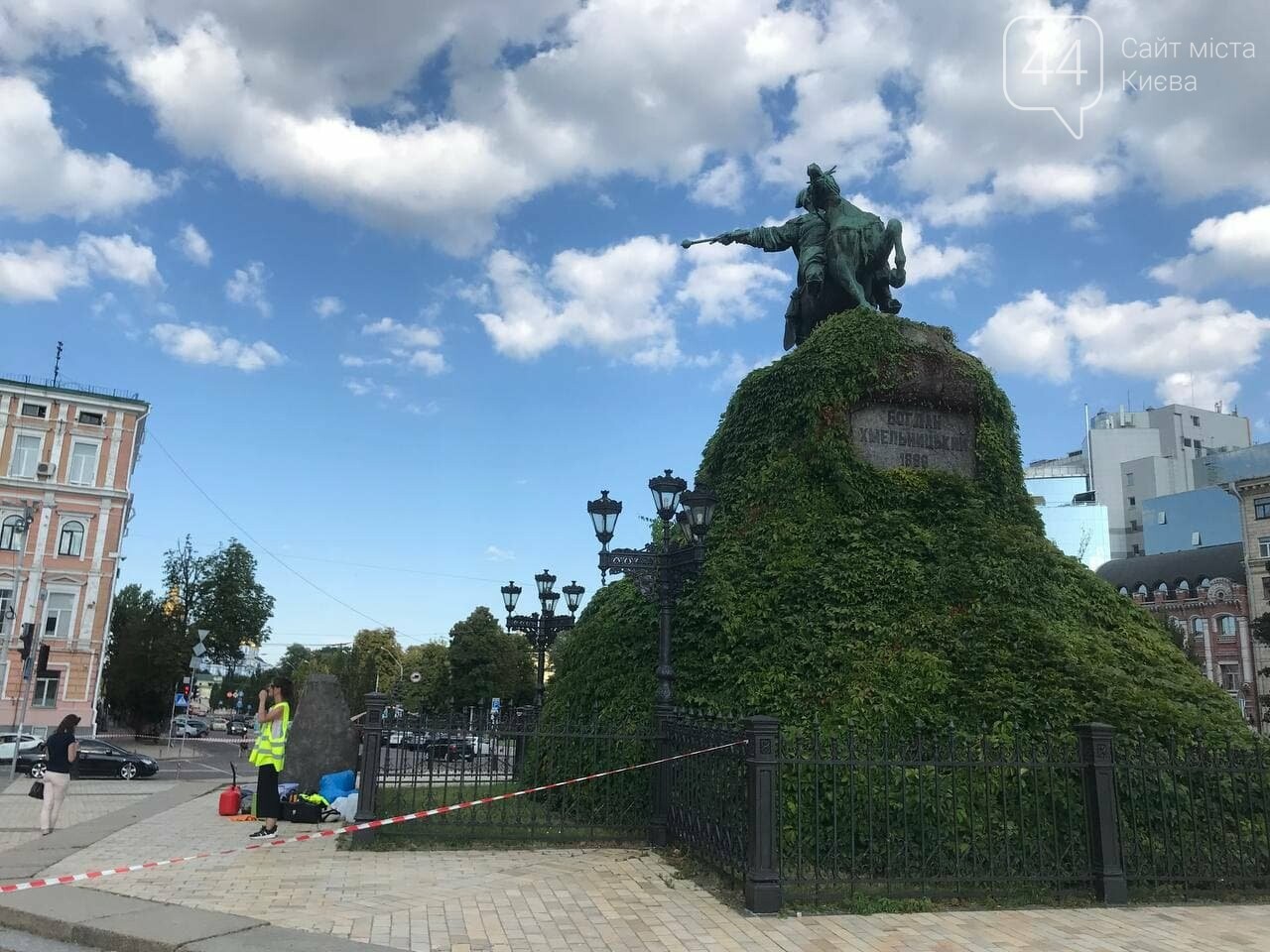 Большая уборка на Софийской площади, Фото: 44.ua
