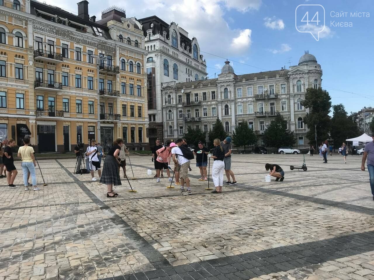 Большая уборка на Софийской площади, Фото: 44.ua