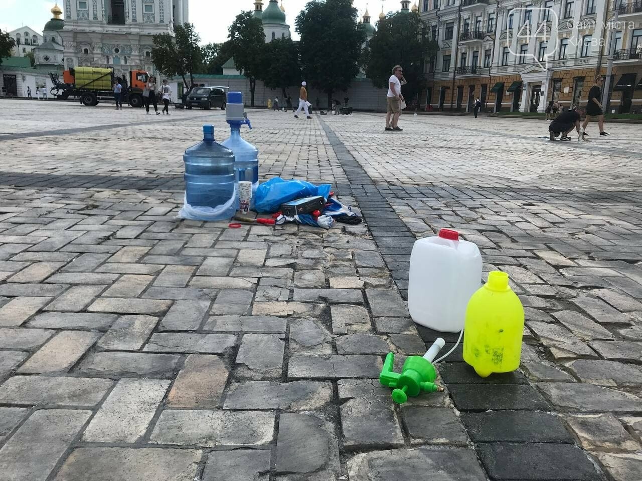 Большая уборка на Софийской площади, Фото: 44.ua
