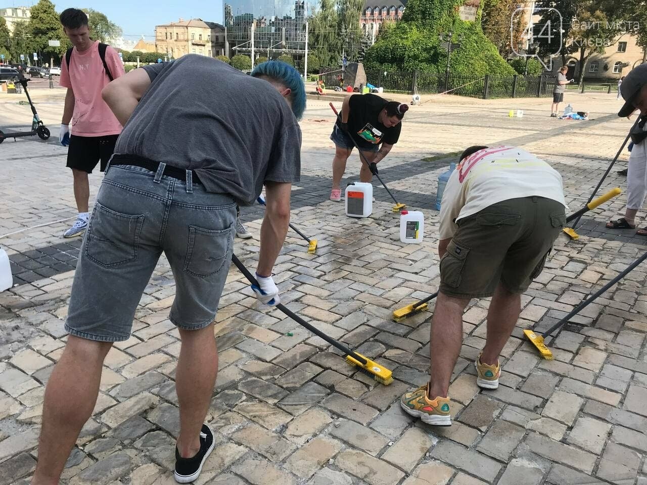 Большая уборка на Софийской площади, Фото: 44.ua