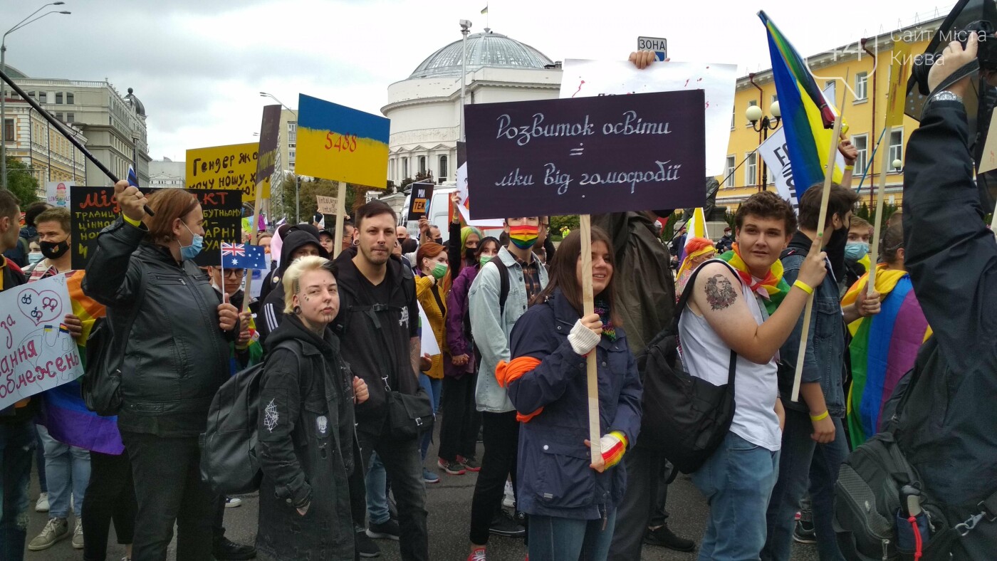 Плакаты и выступления на Марше равенства, Фото: 44.ua