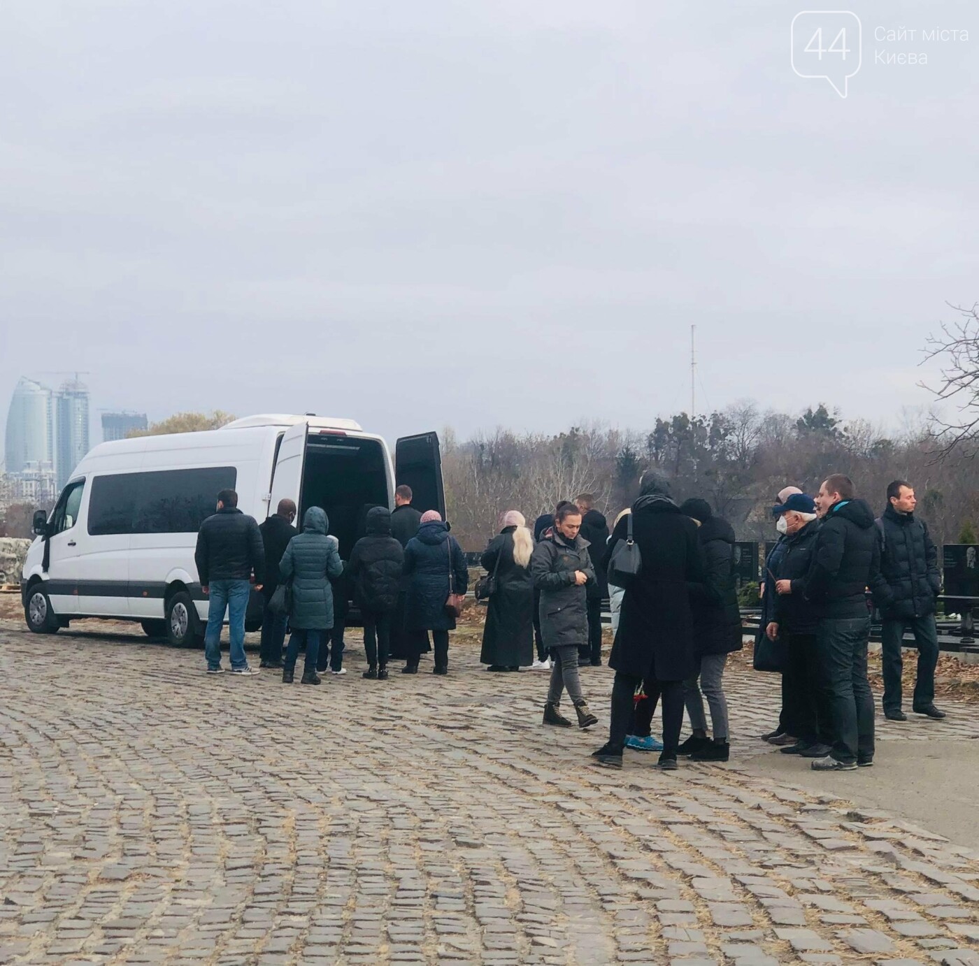 Человеческий конвейер: очереди в Киевский крематорий и как хоронят умерших  от COVID-19, - ФОТОРЕПОРТАЖ | Новини