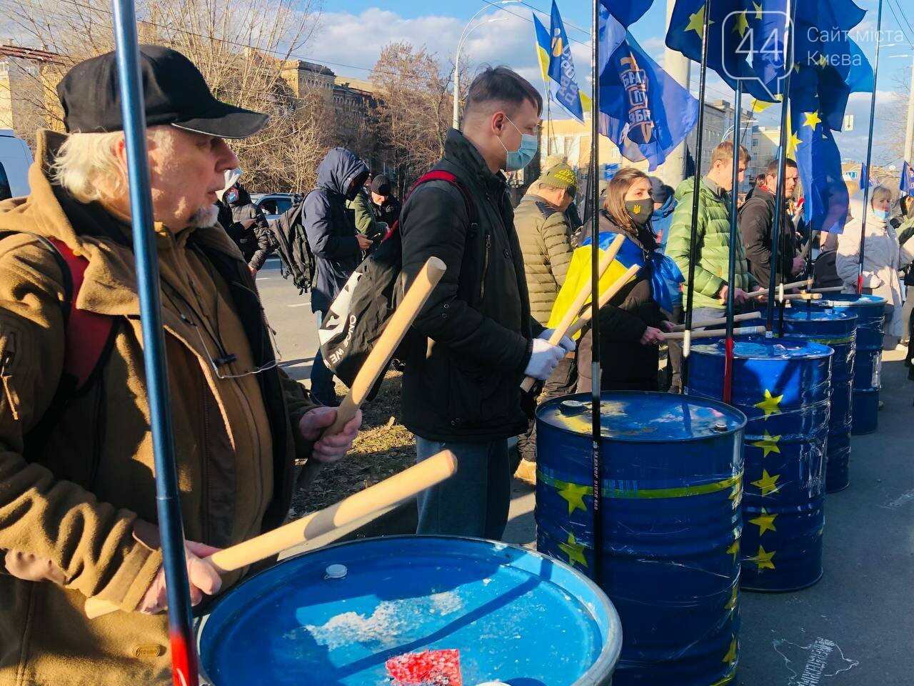 Акция протеста под посольством РФ