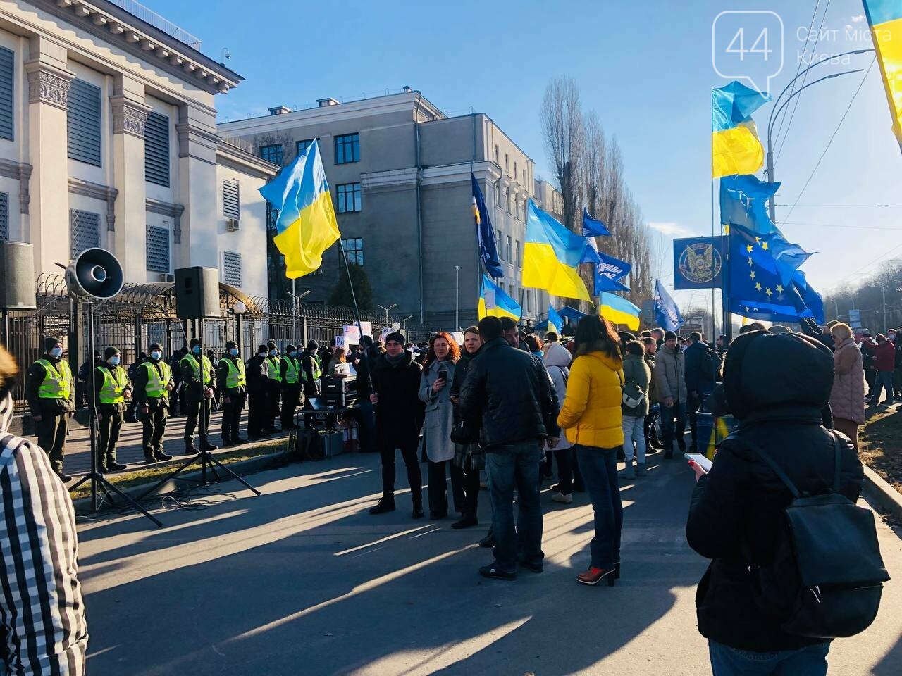 Акция протеста под посольством РФ