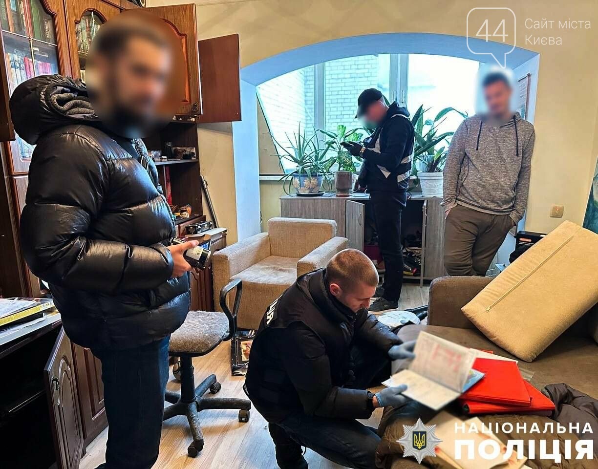 У столиці затримали чоловіка, який розповсюджував дитяче порно