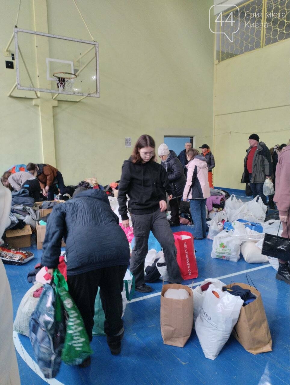 У школі №286 Голосіївського району розгорнули штаб допомоги постраждалим