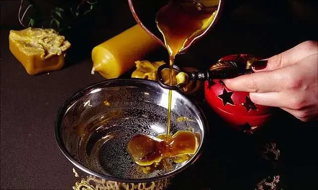 Виливання на воску