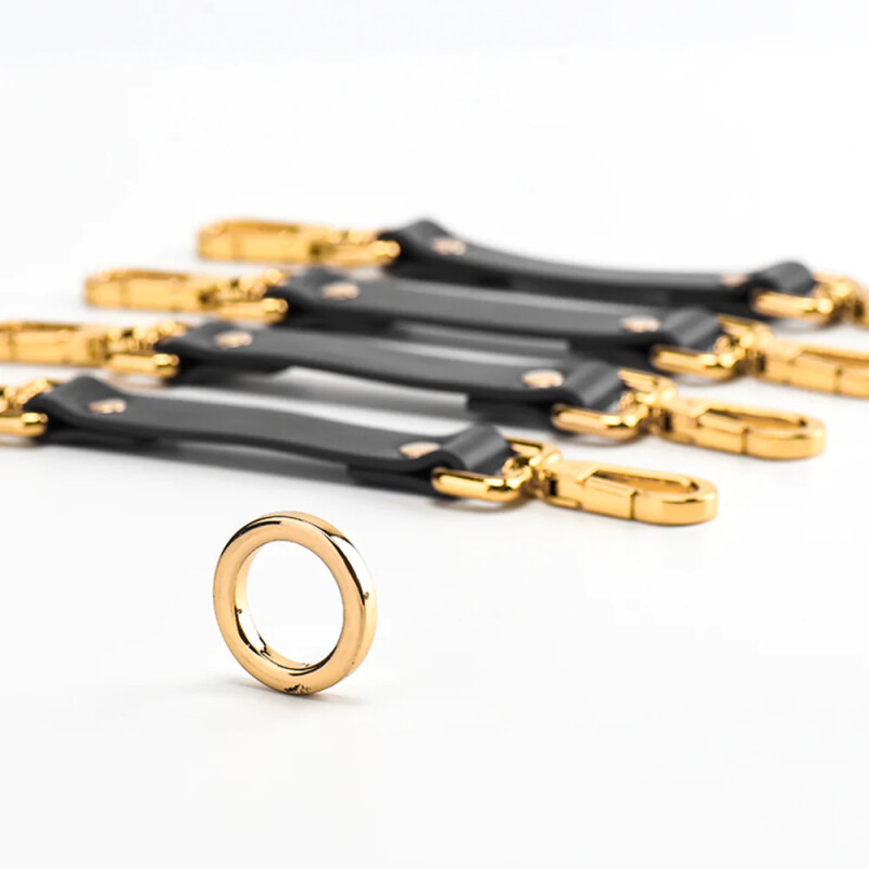 Хрестовина для наручників UPKO італійська шкіра Bondage Boutique Hogtie - Зображення 3