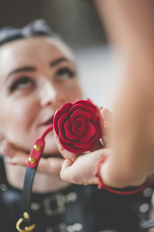 Кляп троянда з силікону та італійської шкіри Rose Ball Gag UPKO - Зображення 8