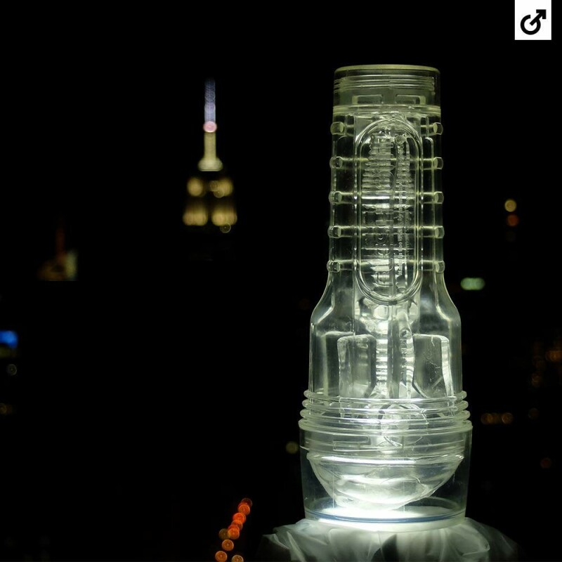 Мастурбатор вагіна в колбі Fleshlight Ice Lady, кібершкіра, прозорий, 24.5 х 10 см - Изображение 6