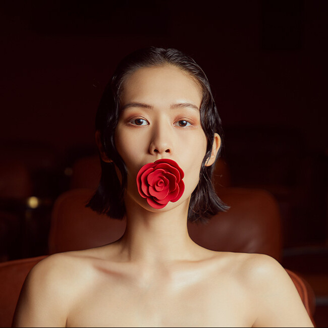 Кляп троянда з силікону та італійської шкіри Rose Ball Gag UPKO червоний - Зображення 9