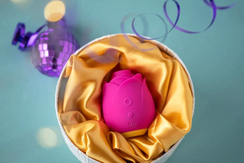 Вакуумний стимулятор клітора Romp Rose у вигляді троянди, рожевий - Зображення 6