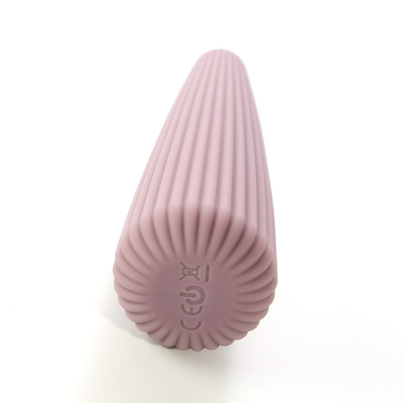 Вібратор Sweet Em Cone у формі конуса, ребристий, фіолетовий, 12.8 х 3.8 см - Изображение 3