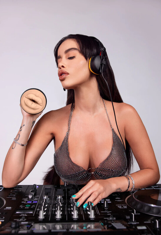 Мастурбатор рот реалістичний FeelStars Victoria June June Kiiroo, кібершкіра, 24 см х 9 см - Изображение 4